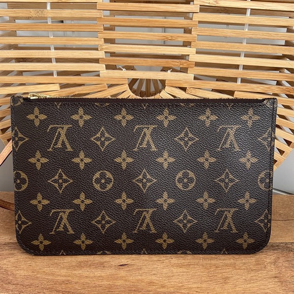 Louis Vuitton monogram Pochette - Picture 10 of 17